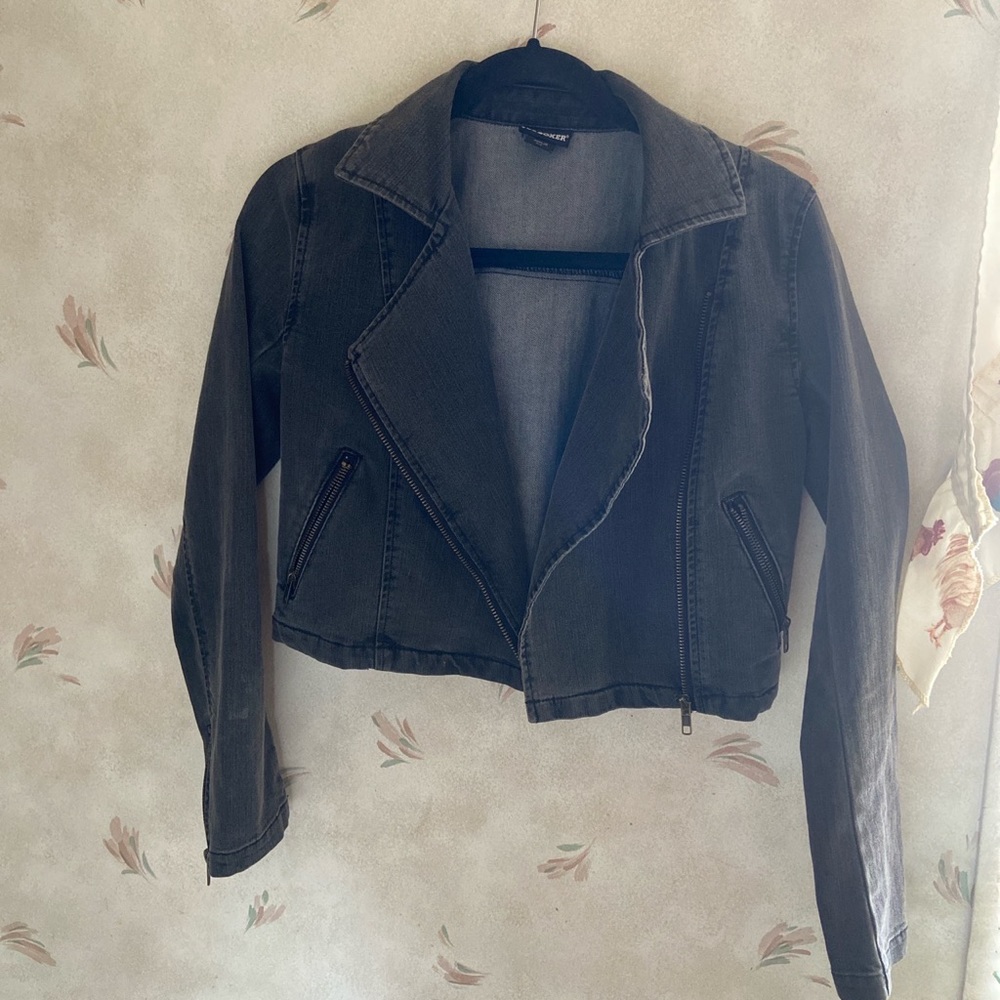 Black jean jacket cropped